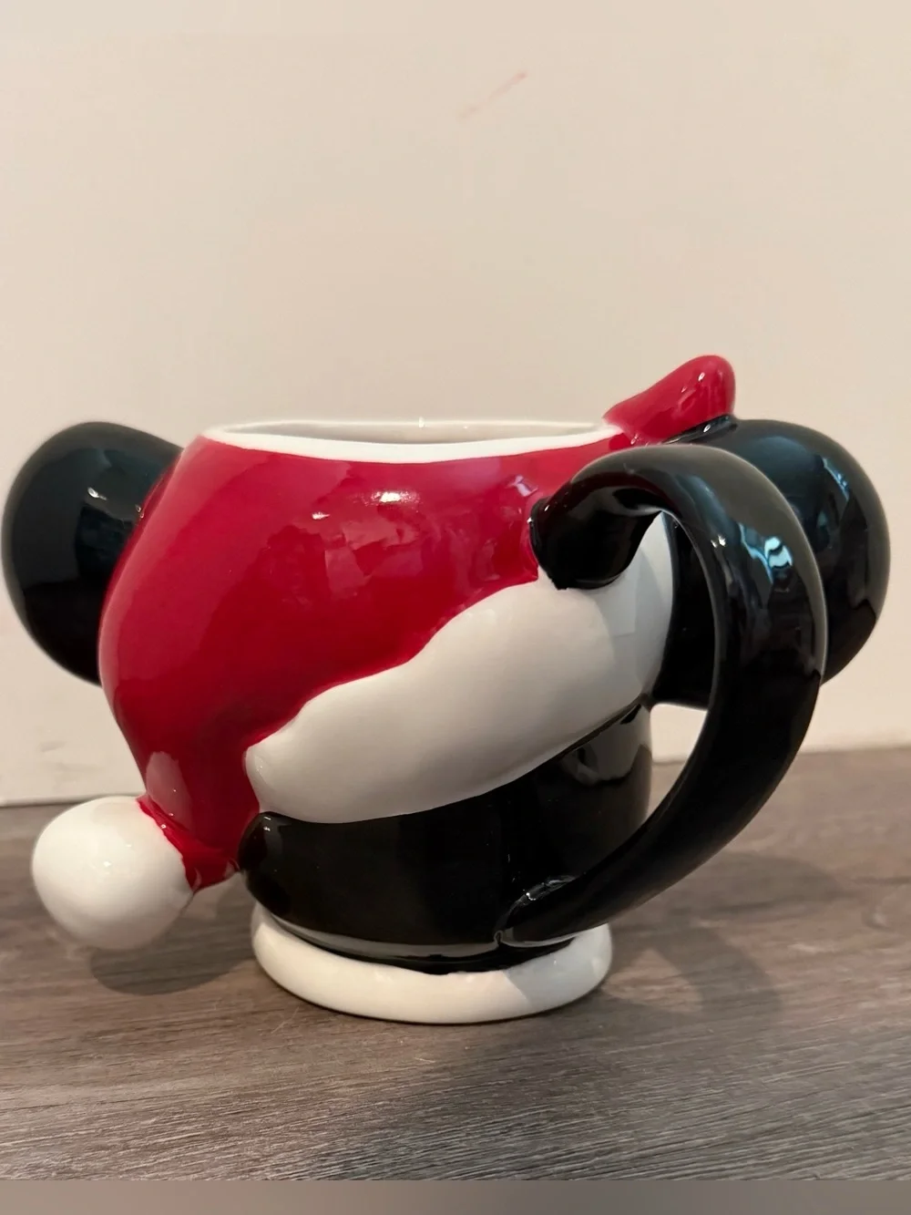 Minnie Mouse with Santa Hat Ceramic Mug- NWT